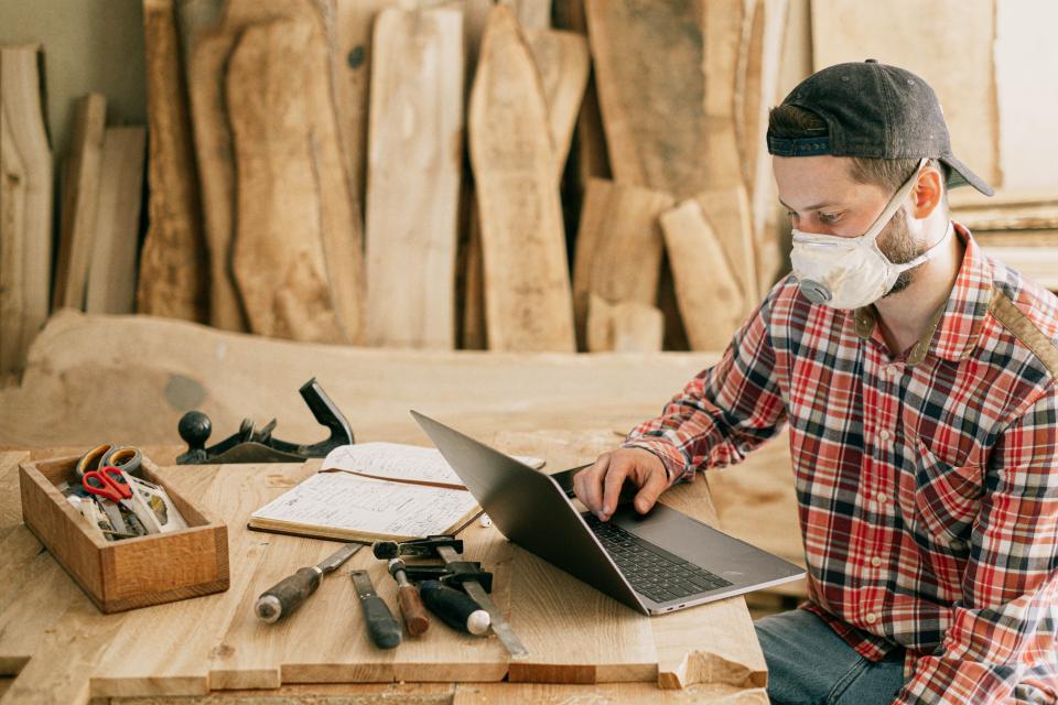 carpenter with laptop